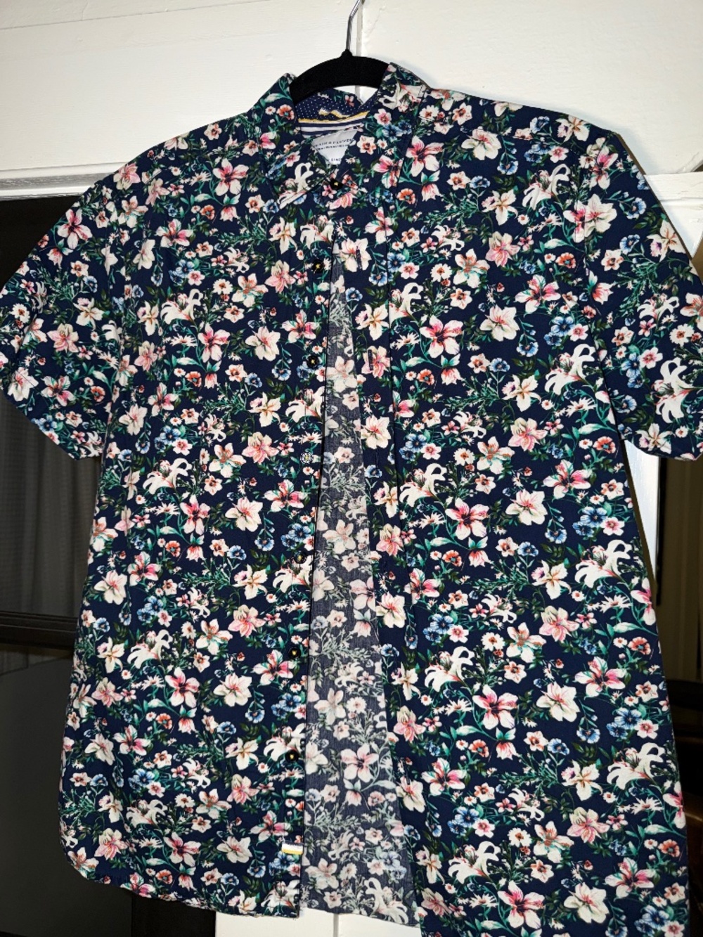 Denim & Flower Short Sleeve Button Down Shirt (Size M)